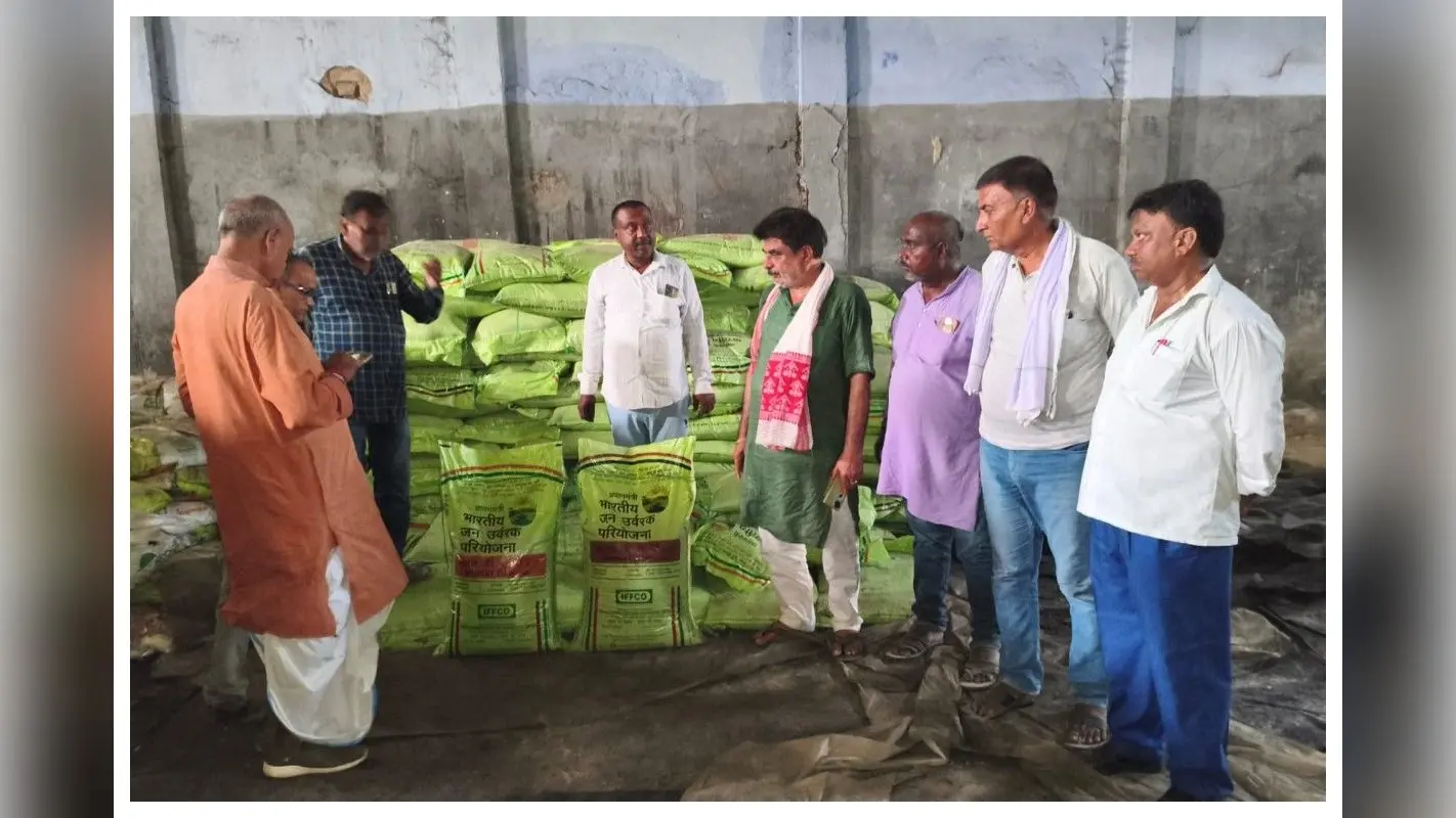 कालाबाजारी की बड़ी साजिश नाकाम! किशनगंज में 4000 KG अवैध DAP खाद लदा पिकअप जब्त, चालक फरार